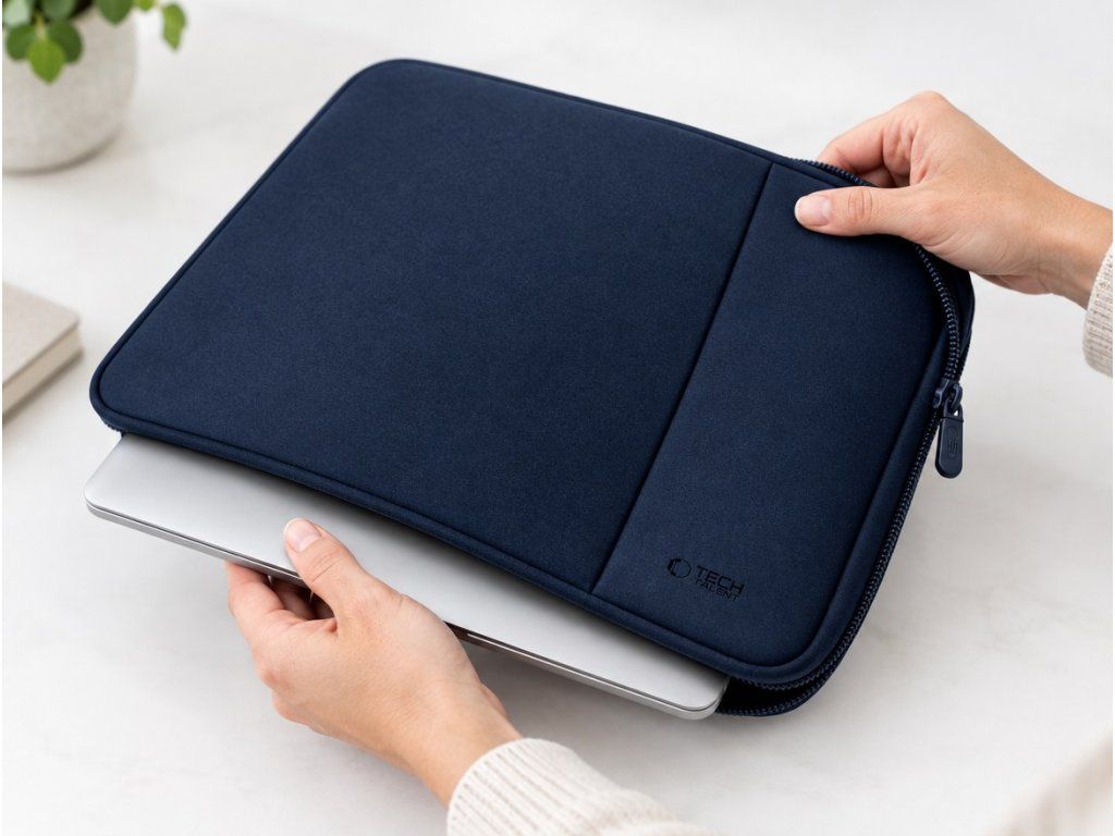 Vkladanie notebooku do neoprénového puzdra Tech-Protect