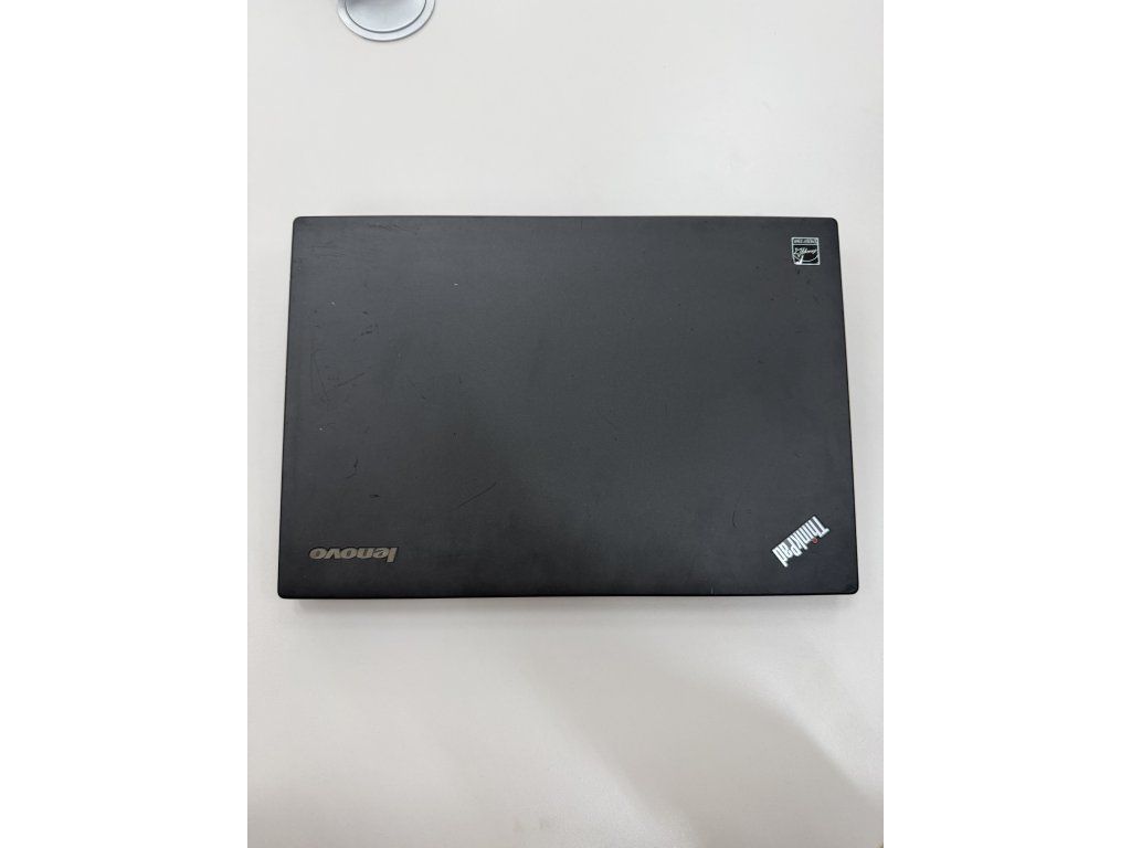 Lenovo ThinkPad X250 – veko s logom ThinkPad, reálny stav