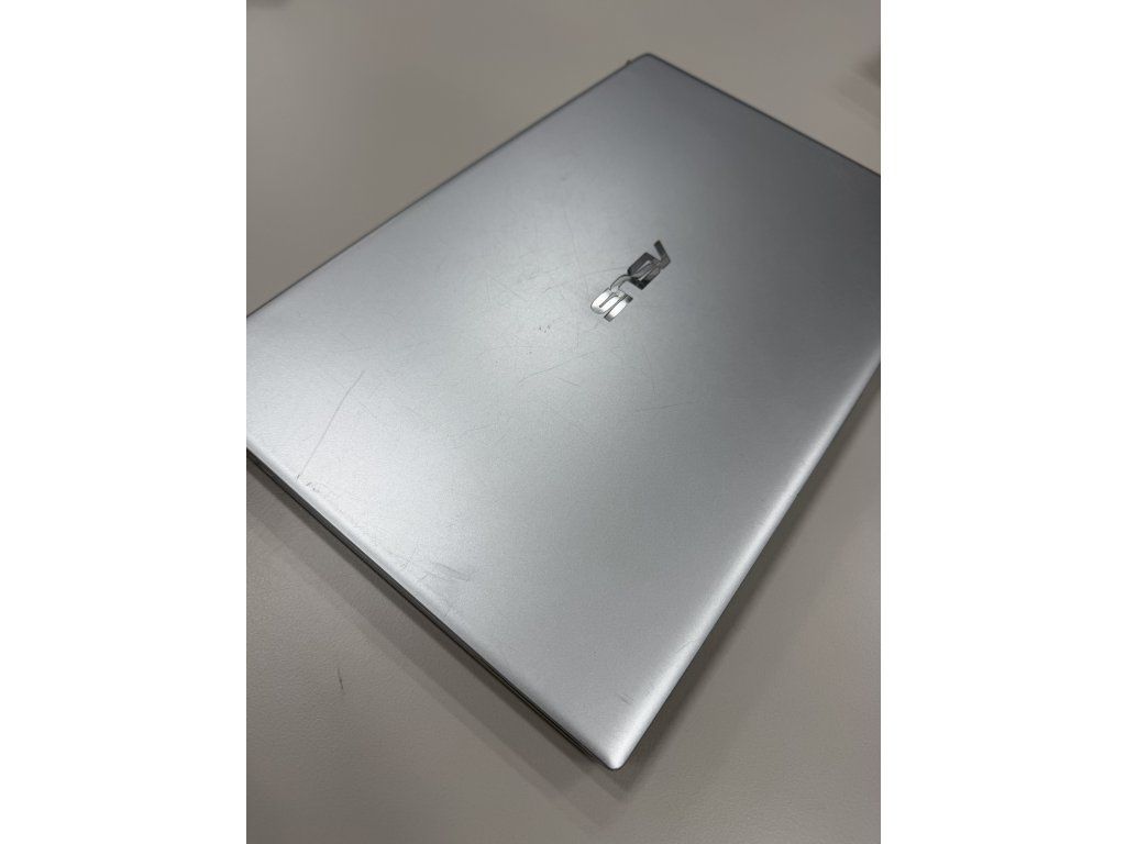ASUS VivoBook 14 – vrchný kryt, reálny stav