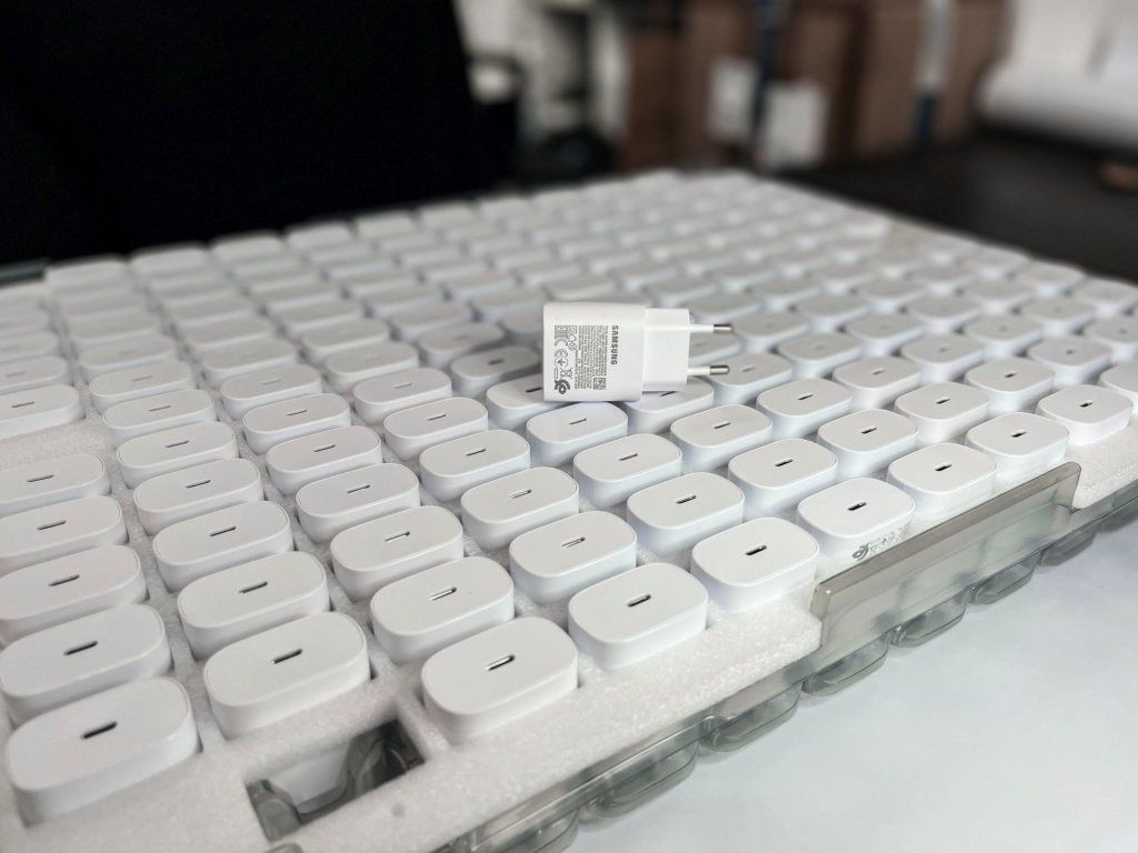 EP-TA800EWE Samsung USB-C 25W Cestovná nabíjačka White – kompaktný adaptér do tašky